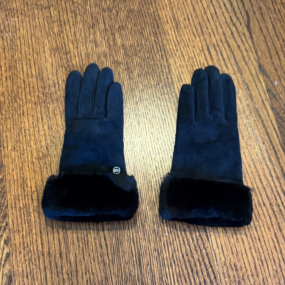 UGG Midnight Suede Gloves with Plush Trim